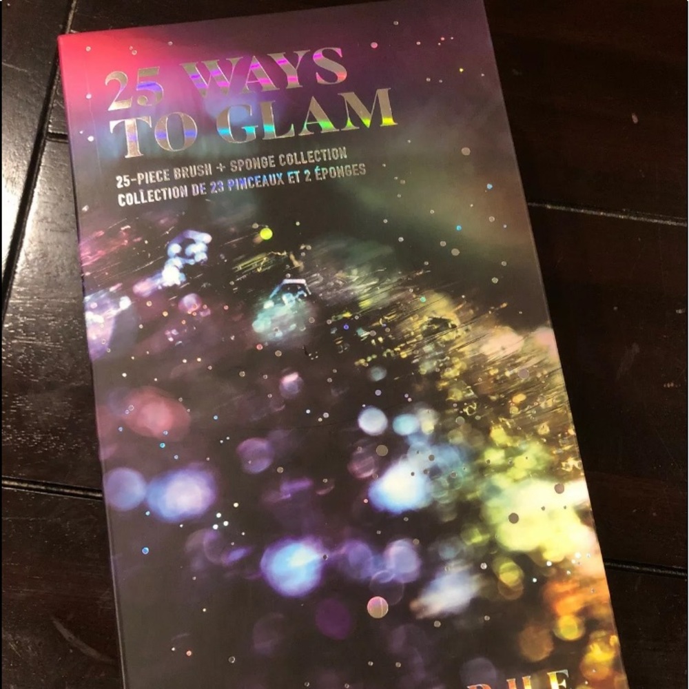 New Morphe 25 Ways To Glam Brush Set Wth Sponge